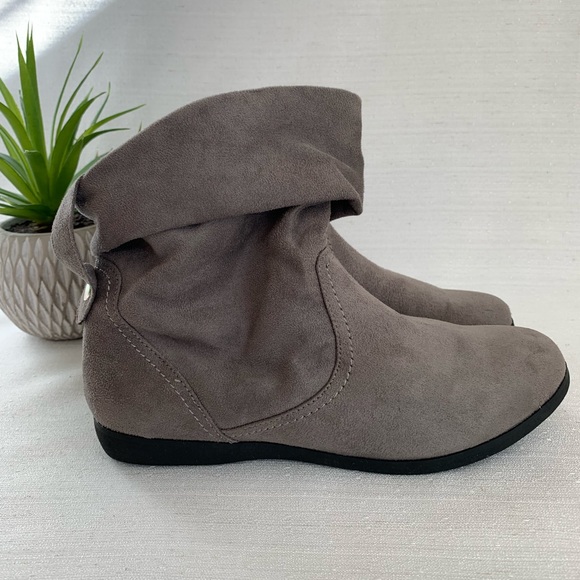 So Brand Dark Gray Microsuede Slouchy Pull On Ankle Boots Woman’s 7M - Picture 5 of 10